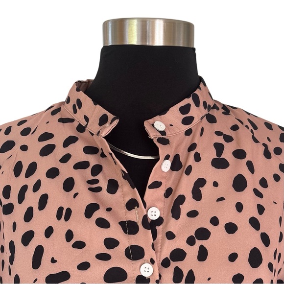 Tan and black cheetah print puff sleeve button down satin blouse M - Picture 7 of 11